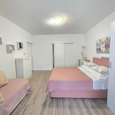 Barbat na Rabu Apartments Near The Sea Barbat מראה חיצוני תמונה