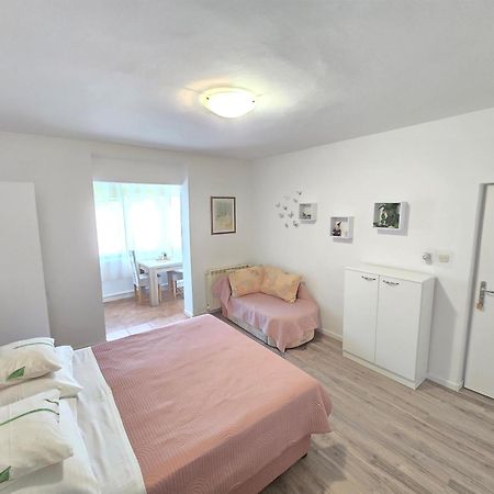 Barbat na Rabu Apartments Near The Sea Barbat מראה חיצוני תמונה