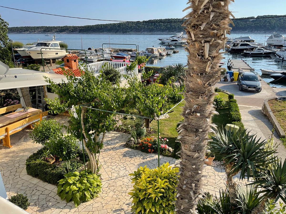 Barbat na Rabu Apartments Near The Sea Barbat חדר תמונה