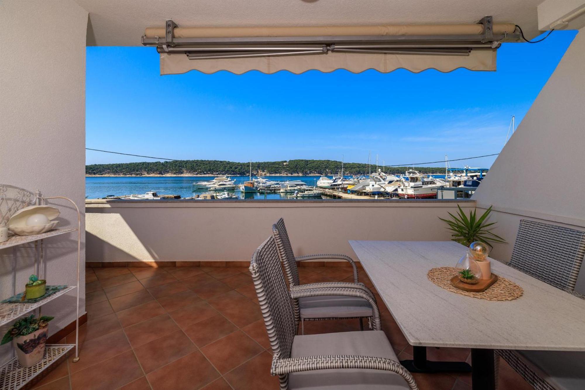 Barbat na Rabu Apartments Near The Sea Barbat מראה חיצוני תמונה