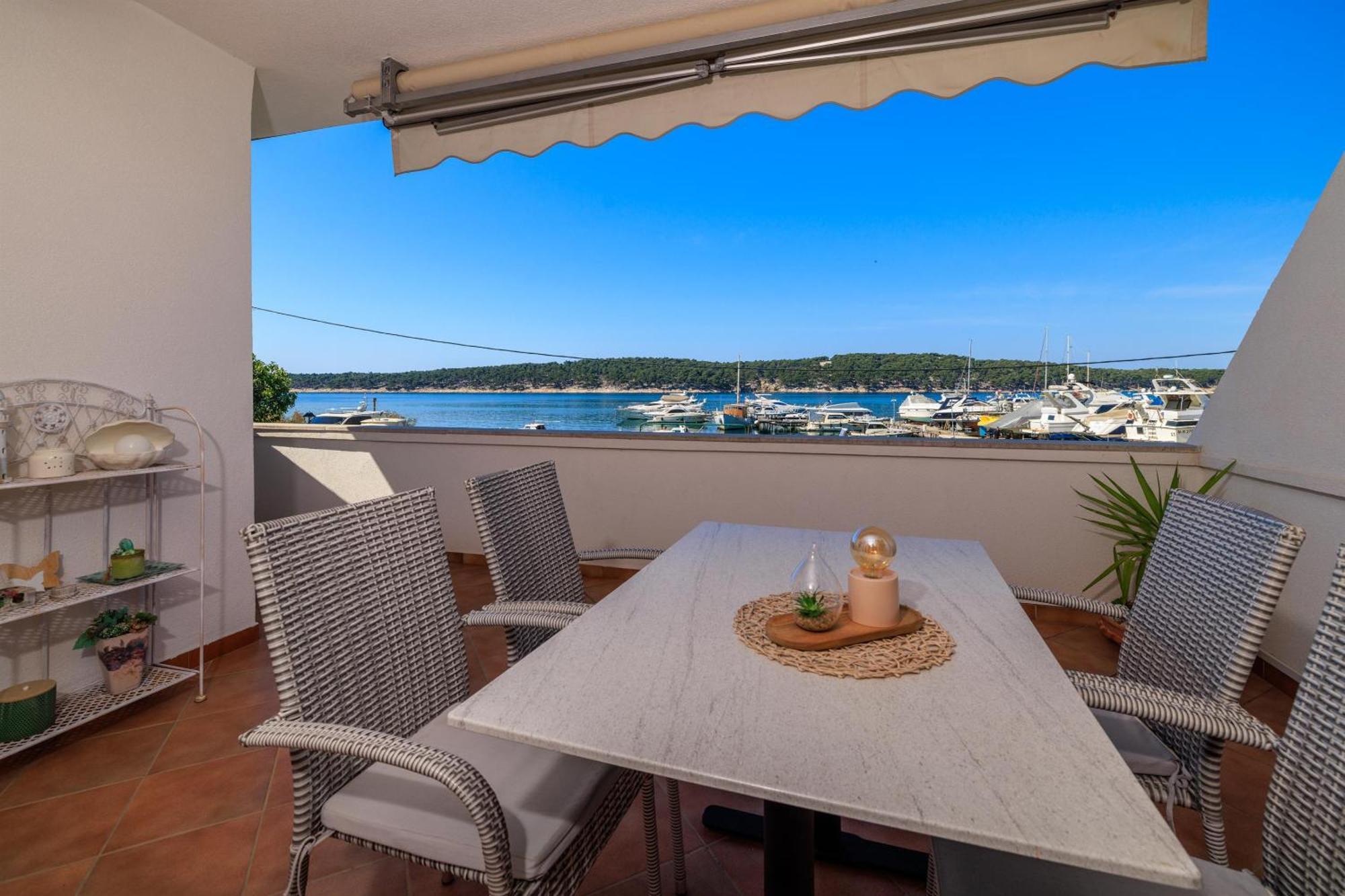 Barbat na Rabu Apartments Near The Sea Barbat מראה חיצוני תמונה